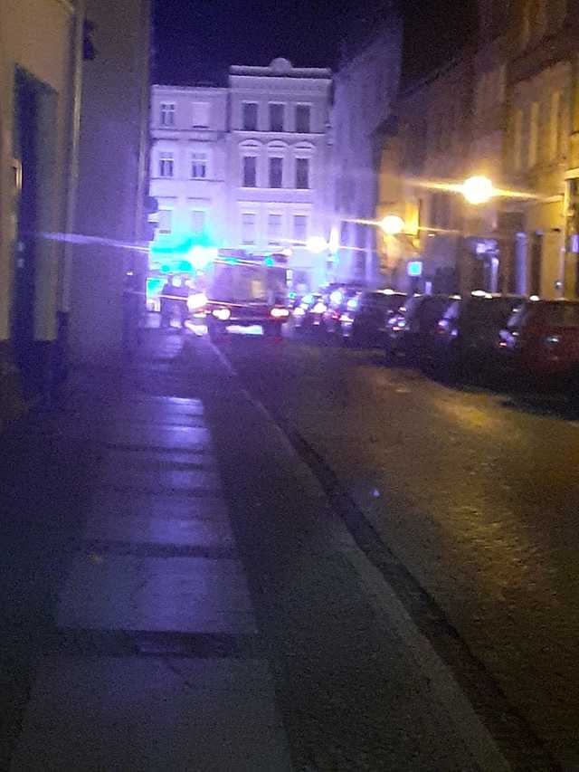 [FOTO] Interwencja straży pożarnej na ul. Długiej. Co się tam wydarzyło?