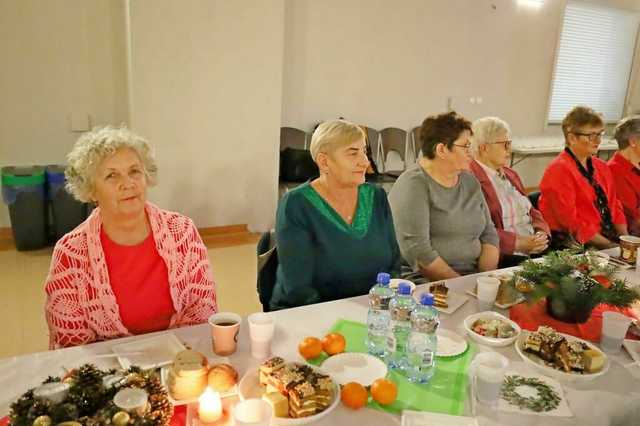 [FOTO] Spotkanie wigilijne studentów UTW w Żarowie