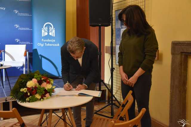 [FOTO] Świdniczanie wysłuchali wykładu Michała Rusinka o szacunku jako kategorii starożytnej retoryki