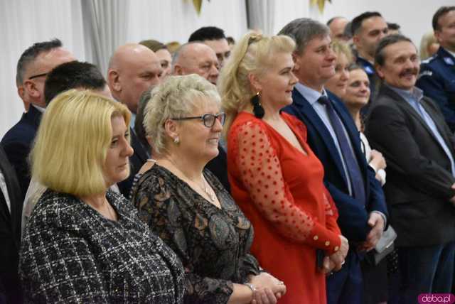 [FOTO] Jasełka, pożegnalne podziękowania wójt Mazurek i przyśpiewka bp Deca. Świąteczna atmosfera na wigilijnym spotkaniu gminy Świdnica