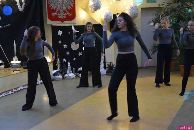 [FOTO] Występy artystyczne, pyszne potrawy i rozdanie nagród w kosmicznym klimacie. Za nami Gala Bożonarodzeniowa w Hotelarce