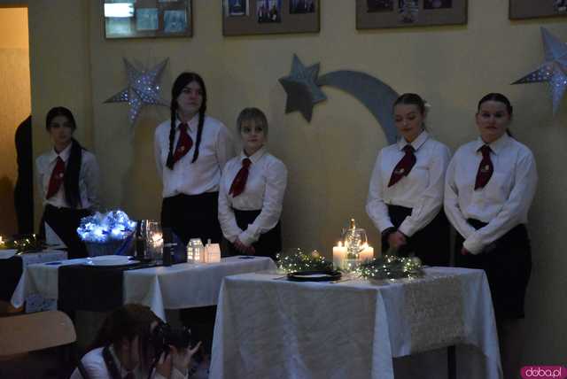 [FOTO] Występy artystyczne, pyszne potrawy i rozdanie nagród w kosmicznym klimacie. Za nami Gala Bożonarodzeniowa w Hotelarce
