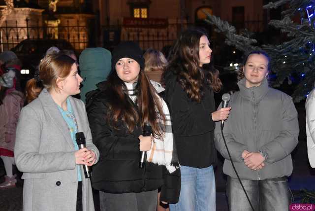 [WIDEO, FOTO] Ciepła grochówka, święty Mikołaj i występy dzieci na Wigilii Organizacji Pozarządowych