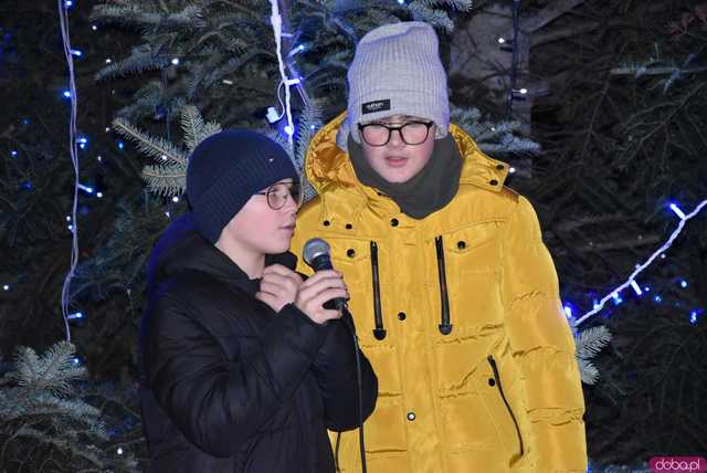[WIDEO, FOTO] Ciepła grochówka, święty Mikołaj i występy dzieci na Wigilii Organizacji Pozarządowych