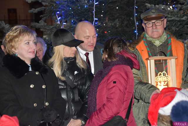 [WIDEO, FOTO] Ciepła grochówka, święty Mikołaj i występy dzieci na Wigilii Organizacji Pozarządowych
