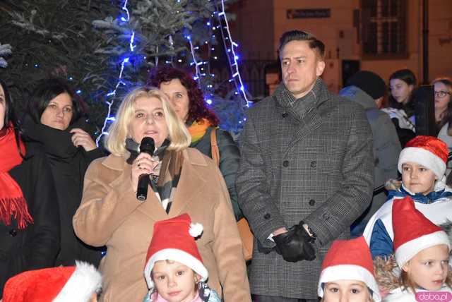 [WIDEO, FOTO] Ciepła grochówka, święty Mikołaj i występy dzieci na Wigilii Organizacji Pozarządowych