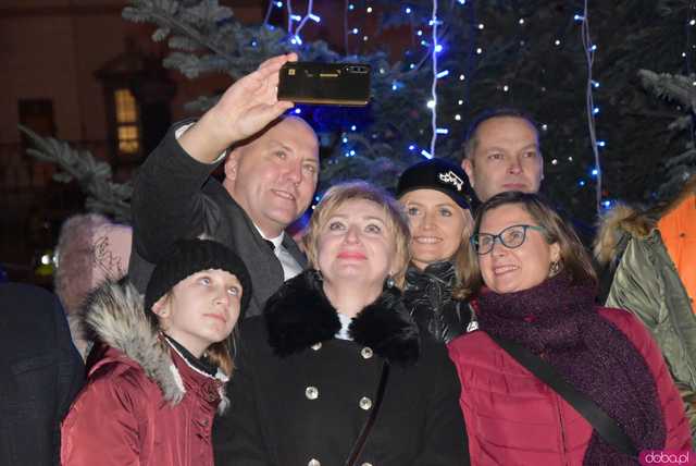 [WIDEO, FOTO] Ciepła grochówka, święty Mikołaj i występy dzieci na Wigilii Organizacji Pozarządowych