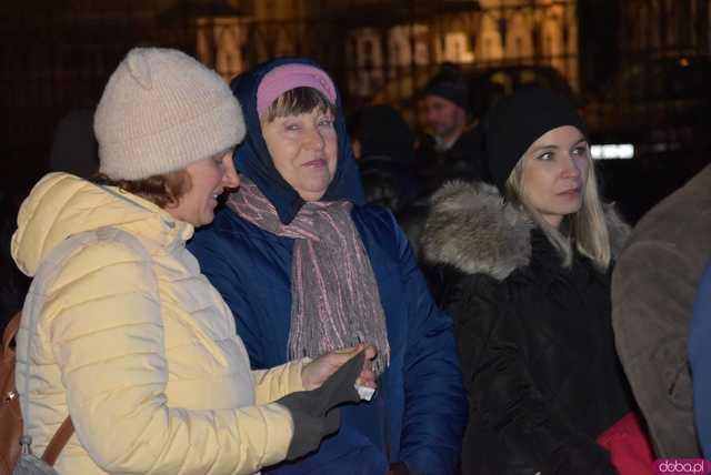 [WIDEO, FOTO] Ciepła grochówka, święty Mikołaj i występy dzieci na Wigilii Organizacji Pozarządowych