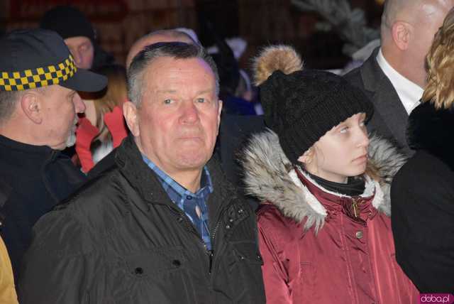 [WIDEO, FOTO] Ciepła grochówka, święty Mikołaj i występy dzieci na Wigilii Organizacji Pozarządowych