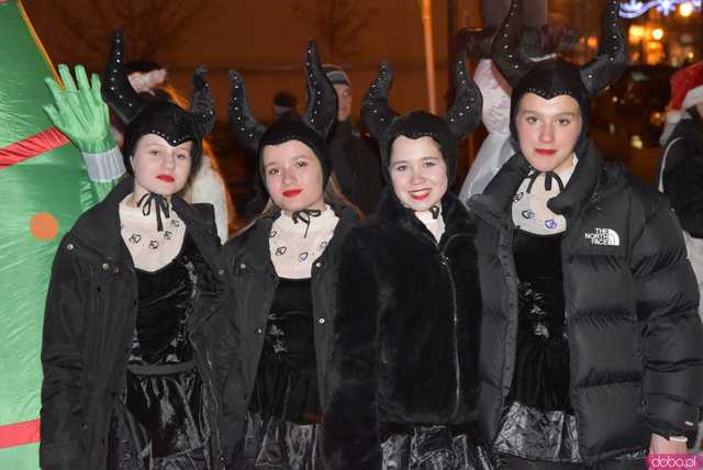 [WIDEO, FOTO] Ciepła grochówka, święty Mikołaj i występy dzieci na Wigilii Organizacji Pozarządowych