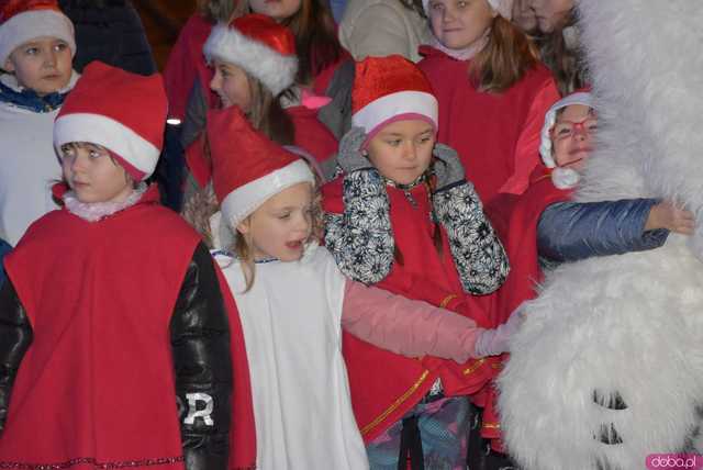 [WIDEO, FOTO] Ciepła grochówka, święty Mikołaj i występy dzieci na Wigilii Organizacji Pozarządowych
