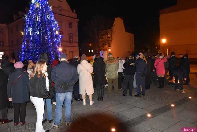 [WIDEO, FOTO] Ciepła grochówka, święty Mikołaj i występy dzieci na Wigilii Organizacji Pozarządowych