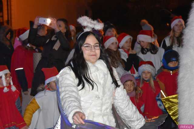 [WIDEO, FOTO] Ciepła grochówka, święty Mikołaj i występy dzieci na Wigilii Organizacji Pozarządowych