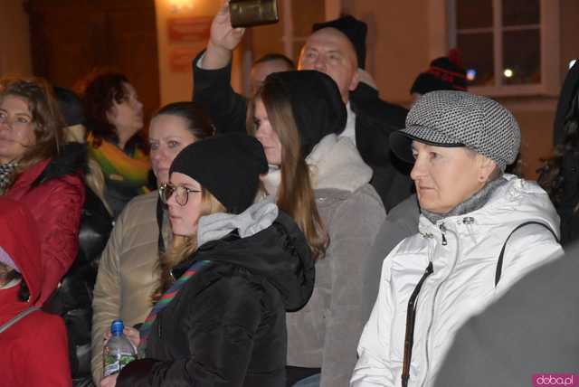 [WIDEO, FOTO] Ciepła grochówka, święty Mikołaj i występy dzieci na Wigilii Organizacji Pozarządowych