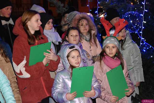 [WIDEO, FOTO] Ciepła grochówka, święty Mikołaj i występy dzieci na Wigilii Organizacji Pozarządowych