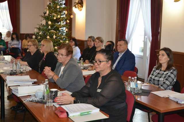 [FOTO] Przyjęto przyszłoroczny budżet gminy Strzegom. Jakie będą najważniejsze inwestycje i ile wyniosą wydatki? 