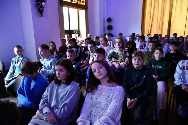 [FOTO] Opowieść Wigilijna w wykonaniu młodzieży ze SP nr 2 w Świebodzicach