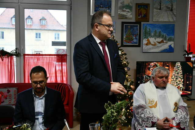 [FOTO] Świąteczne spotkanie z potrzebującymi mieszkańcami