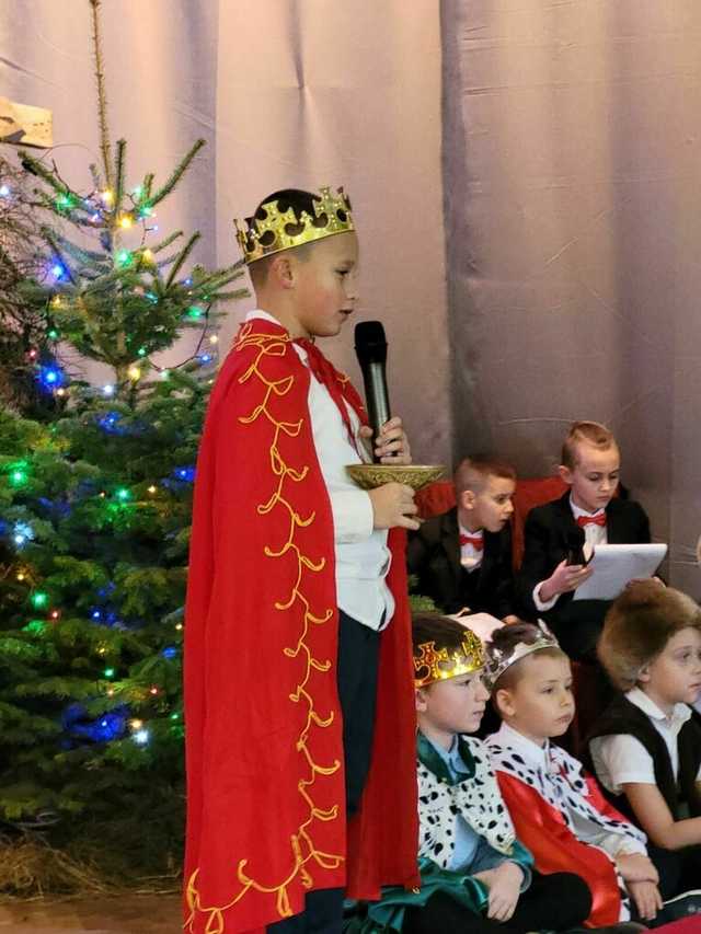 [FOTO] Jasełka i świąteczne przedstawienia w świebodzickich szkołach