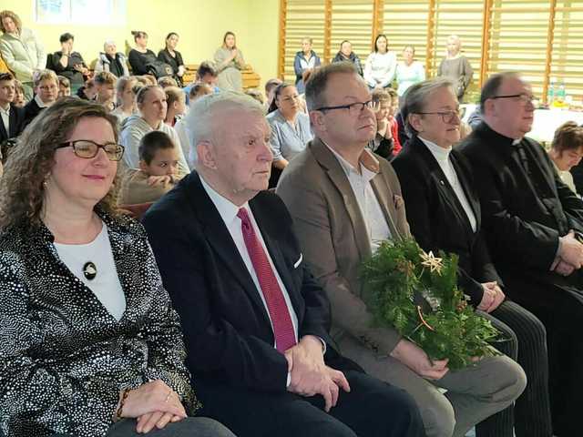 [FOTO] Jasełka i świąteczne przedstawienia w świebodzickich szkołach
