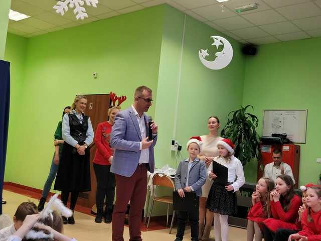 [FOTO] Jasełka i świąteczne przedstawienia w świebodzickich szkołach