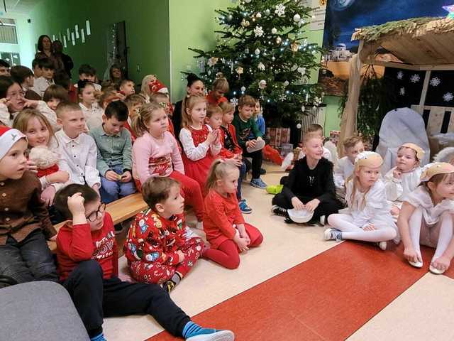 [FOTO] Jasełka i świąteczne przedstawienia w świebodzickich szkołach