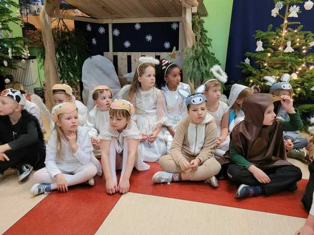 [FOTO] Jasełka i świąteczne przedstawienia w świebodzickich szkołach