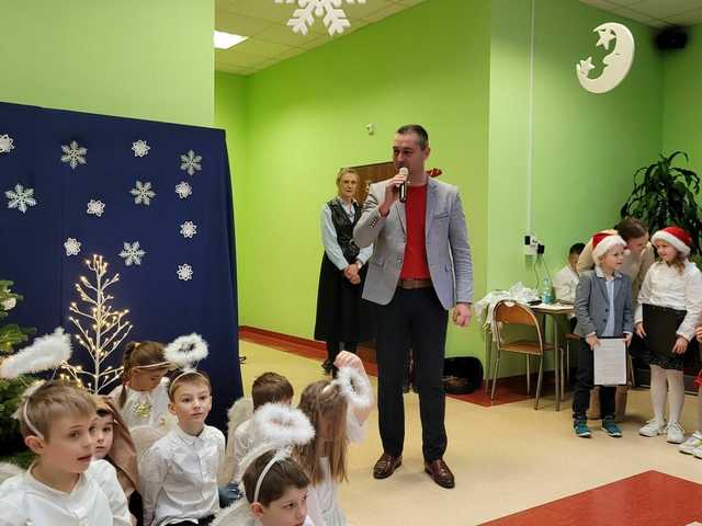 [FOTO] Jasełka i świąteczne przedstawienia w świebodzickich szkołach