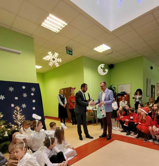 [FOTO] Jasełka i świąteczne przedstawienia w świebodzickich szkołach