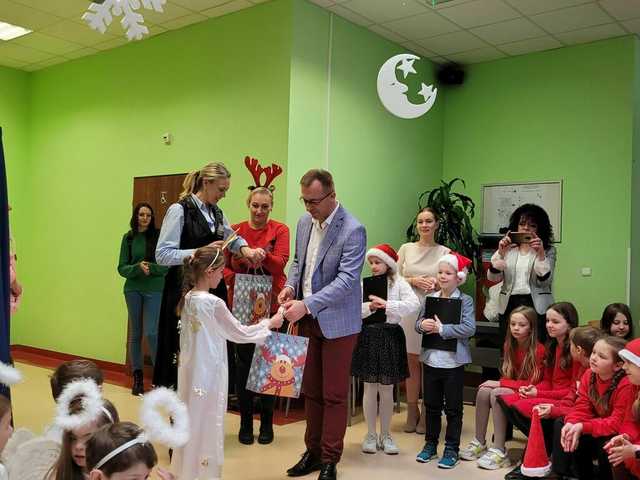 [FOTO] Jasełka i świąteczne przedstawienia w świebodzickich szkołach