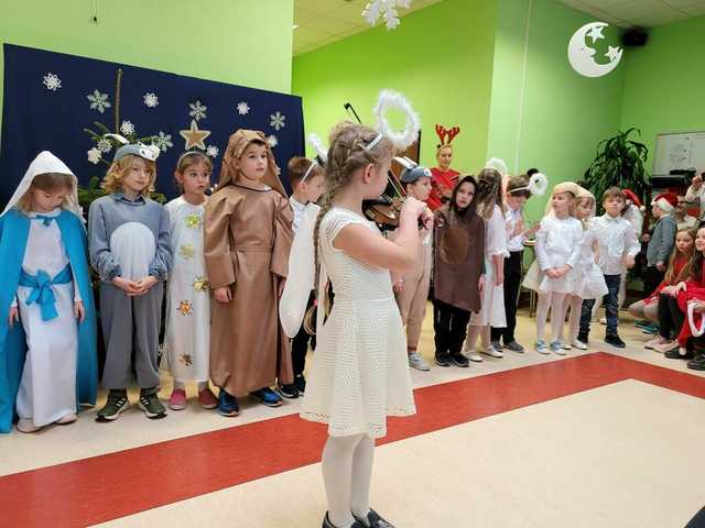 [FOTO] Jasełka i świąteczne przedstawienia w świebodzickich szkołach