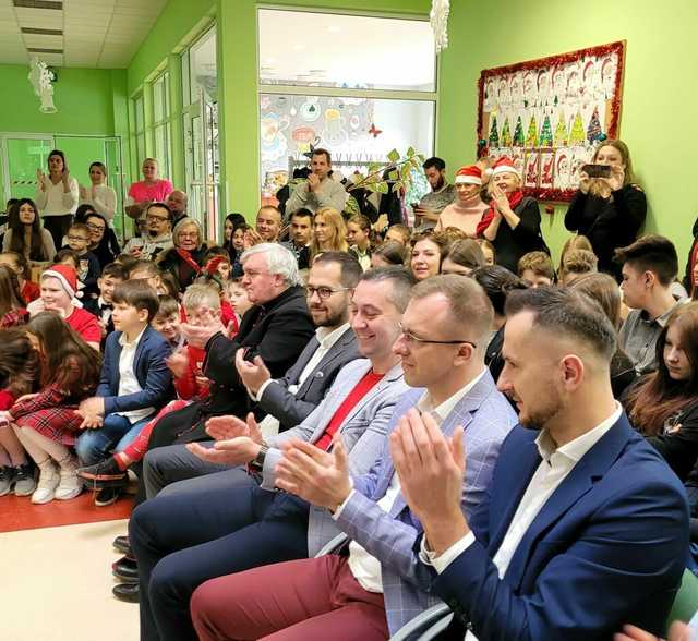 [FOTO] Jasełka i świąteczne przedstawienia w świebodzickich szkołach