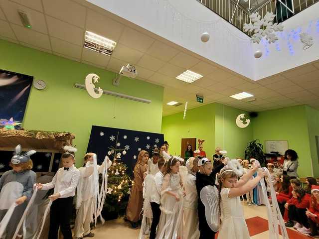 [FOTO] Jasełka i świąteczne przedstawienia w świebodzickich szkołach