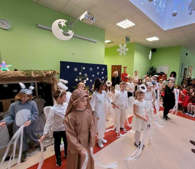 [FOTO] Jasełka i świąteczne przedstawienia w świebodzickich szkołach
