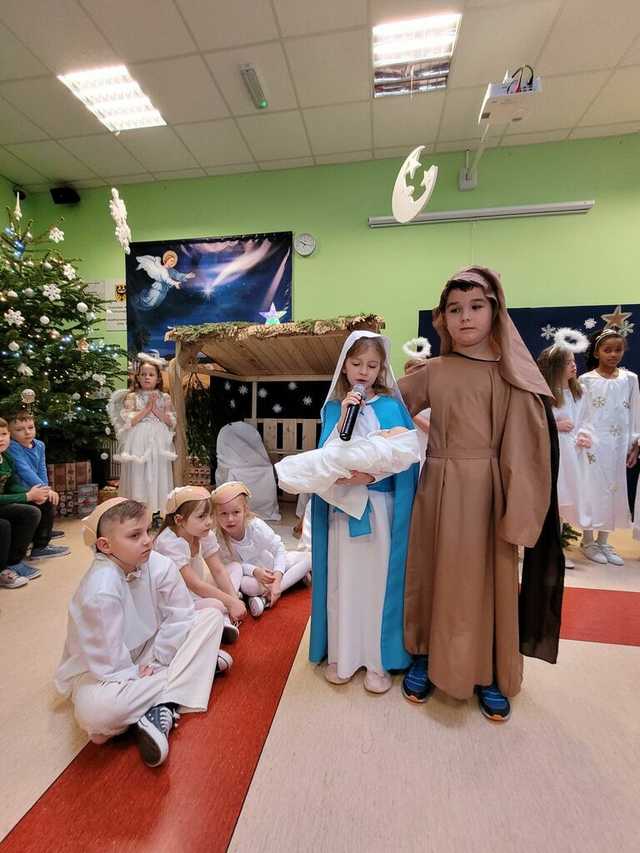 [FOTO] Jasełka i świąteczne przedstawienia w świebodzickich szkołach