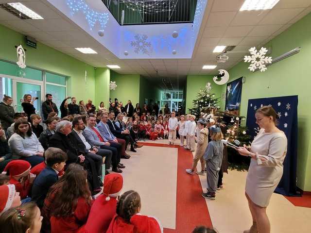 [FOTO] Jasełka i świąteczne przedstawienia w świebodzickich szkołach