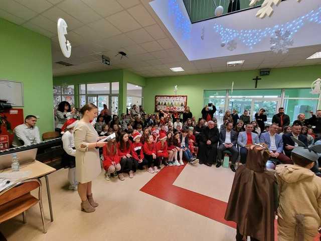 [FOTO] Jasełka i świąteczne przedstawienia w świebodzickich szkołach