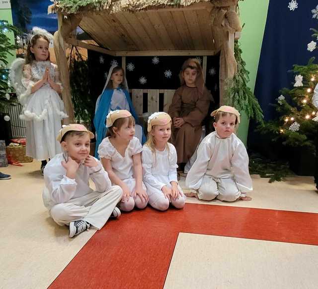[FOTO] Jasełka i świąteczne przedstawienia w świebodzickich szkołach