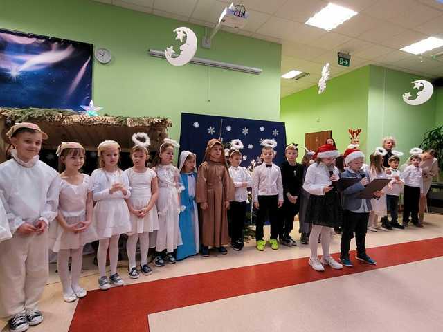 [FOTO] Jasełka i świąteczne przedstawienia w świebodzickich szkołach