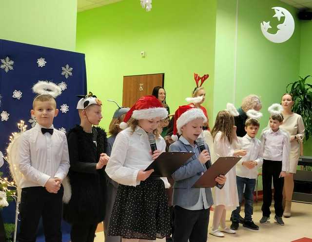 [FOTO] Jasełka i świąteczne przedstawienia w świebodzickich szkołach