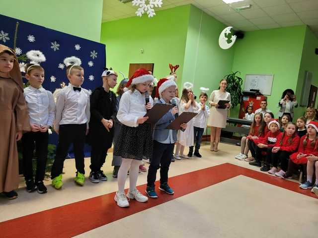 [FOTO] Jasełka i świąteczne przedstawienia w świebodzickich szkołach