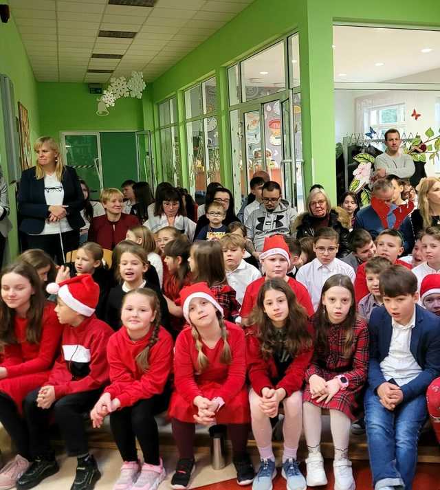 [FOTO] Jasełka i świąteczne przedstawienia w świebodzickich szkołach