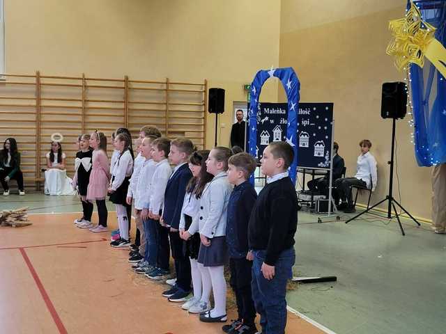 [FOTO] Jasełka i świąteczne przedstawienia w świebodzickich szkołach