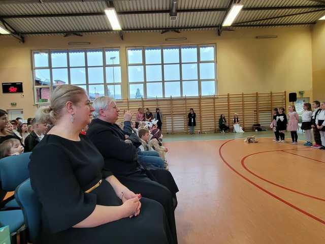 [FOTO] Jasełka i świąteczne przedstawienia w świebodzickich szkołach