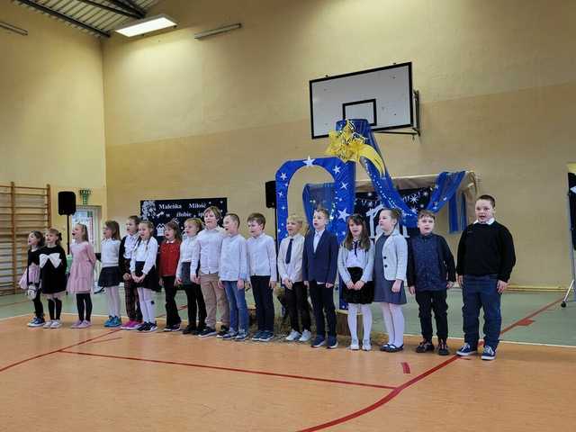 [FOTO] Jasełka i świąteczne przedstawienia w świebodzickich szkołach