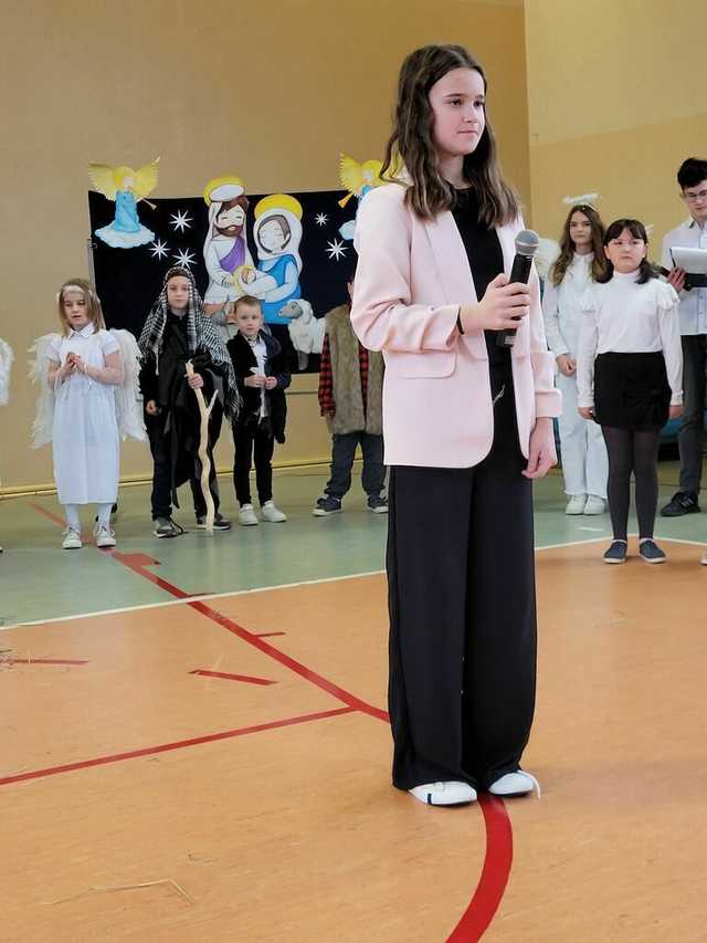 [FOTO] Jasełka i świąteczne przedstawienia w świebodzickich szkołach