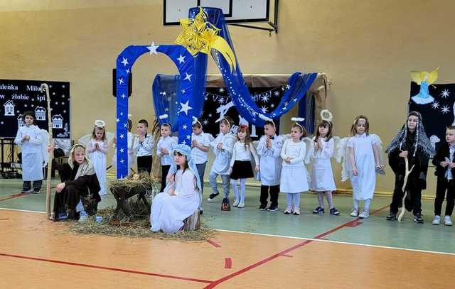 [FOTO] Jasełka i świąteczne przedstawienia w świebodzickich szkołach