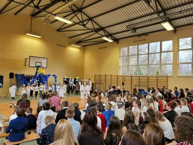 [FOTO] Jasełka i świąteczne przedstawienia w świebodzickich szkołach