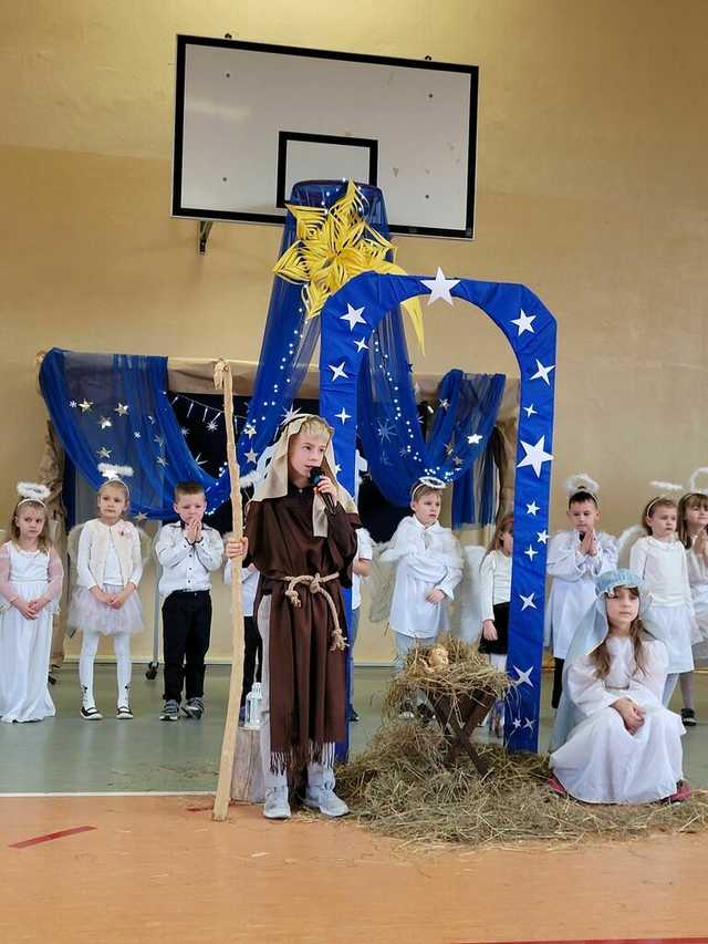 [FOTO] Jasełka i świąteczne przedstawienia w świebodzickich szkołach