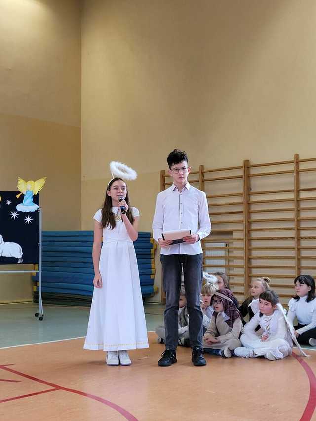 [FOTO] Jasełka i świąteczne przedstawienia w świebodzickich szkołach